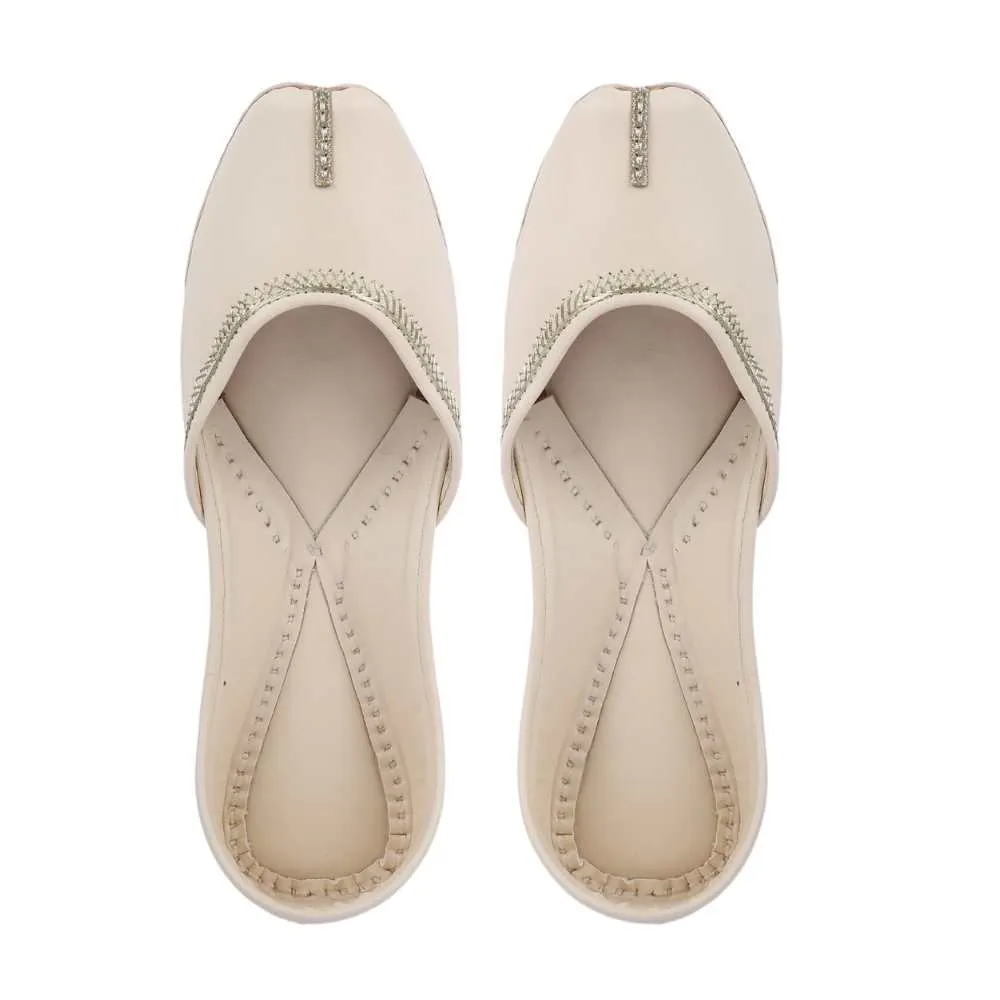 Alabaster White Jutti | Summery & Casual | Minimal Zari Embellished