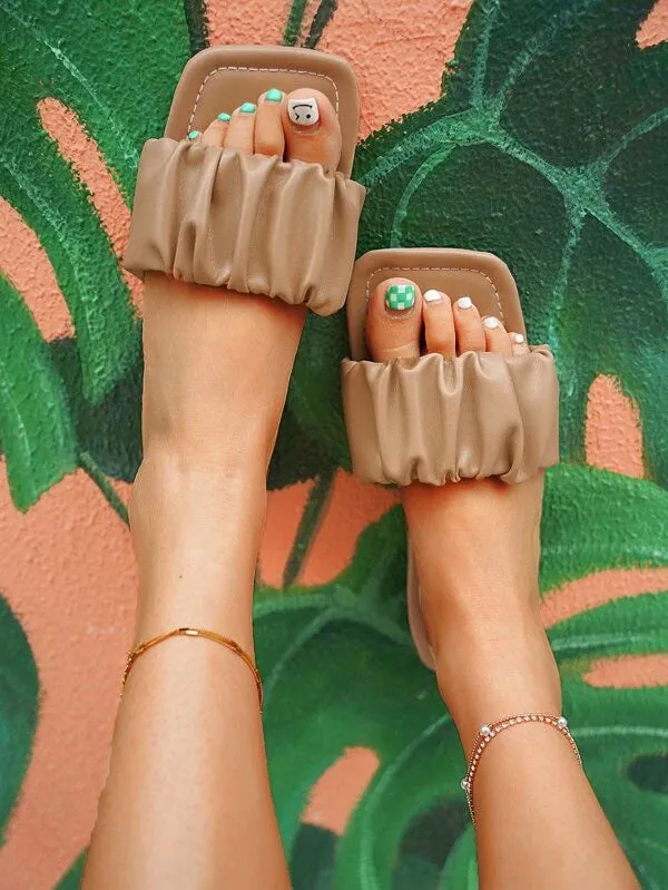 Chic Ruffle Flat Sandals for Women - Comfort and Style