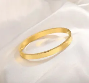 Minimal plain bangle